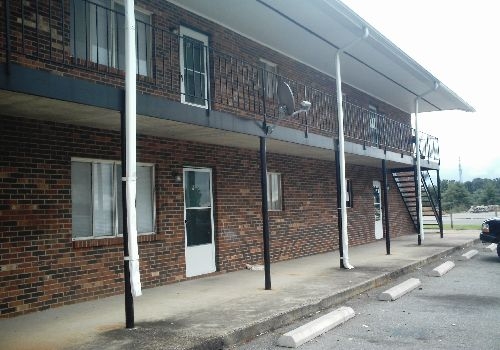 Country Squire in King, NC - Building Photo