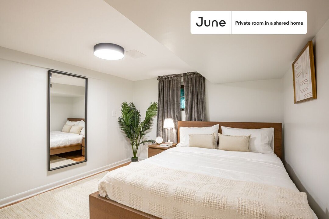 Private bedroom in 5 bed/2 bath Home in Washington, DC - Building Photo