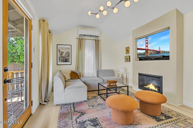 2855 Los Feliz Dr in Thousand Oaks, CA - Building Photo - Building Photo