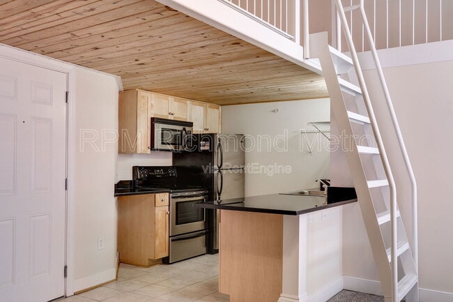 property at 1321 -1/2 E Main St