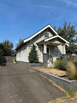 915 NE 80th Ave in Portland, OR - Building Photo