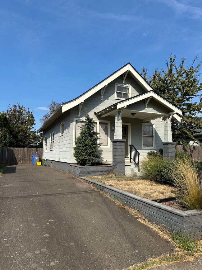property at 915 NE 80th Ave