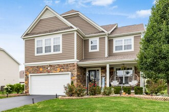 5400 Shawbury Ln in Lewis Center, OH - Building Photo - Building Photo