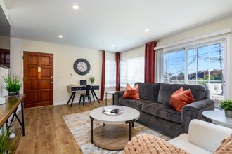 3567 Farm Hill Blvd in Redwood City, CA - Building Photo - Building Photo
