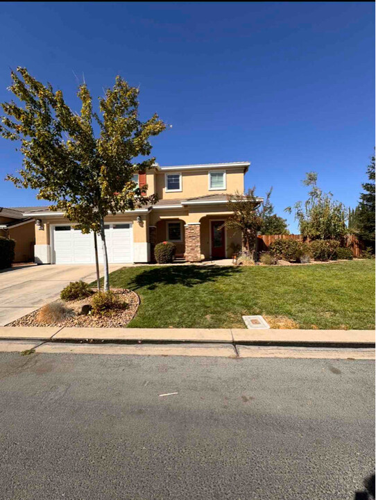 3381 Carriage Ln in Atwater, CA - Building Photo