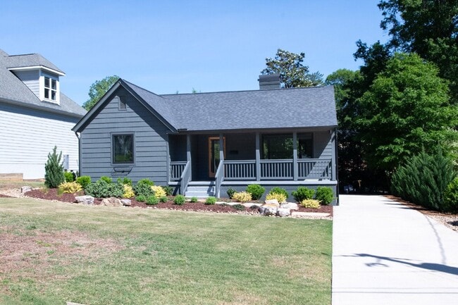 532 N College St in Wake Forest, NC - Building Photo - Building Photo