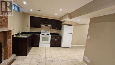 2107 Wincanton Crescent in Mississauga, ON - Building Photo - Building Photo