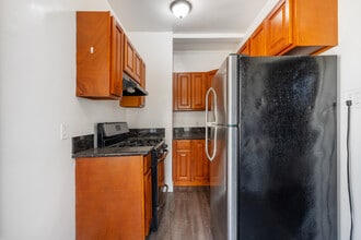 New Hampshire Manor in Los Angeles, CA - Building Photo - Interior Photo