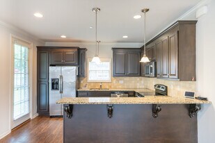 Old Row at Cloverdale in Tuscaloosa, AL - Building Photo