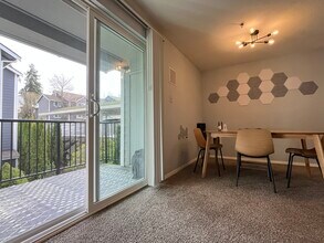 12530 109th Ct NE, Unit F204 in Kirkland, WA - Building Photo - Building Photo