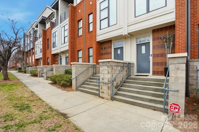 440 N McDowell St in Charlotte, NC - Foto de edificio - Building Photo