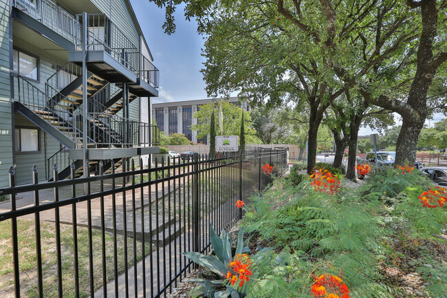 Short Hills South in Austin, TX - Building Photo - Building Photo