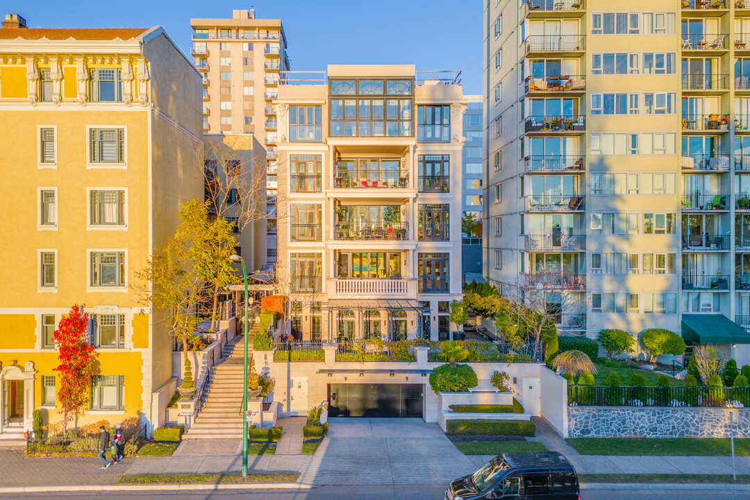 Cinque Terre in Vancouver, BC - Building Photo