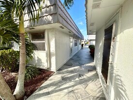 185 Valencia H in Delray Beach, FL - Building Photo