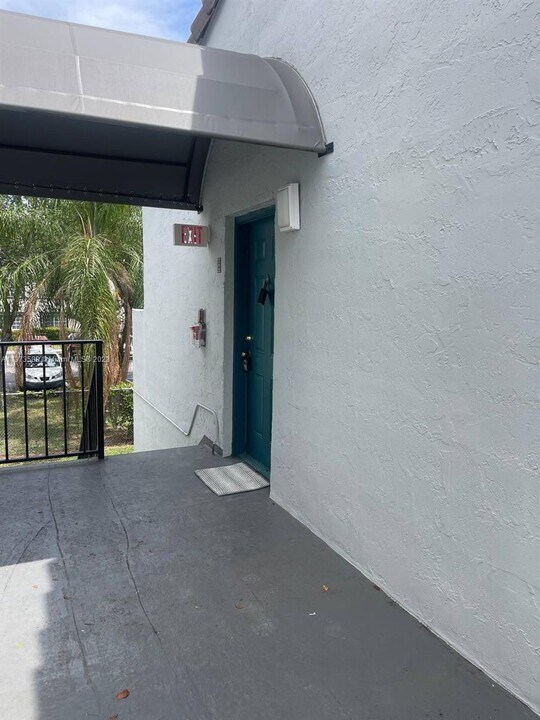 1100 W 35th St, Unit #2 in Hialeah, FL - Building Photo