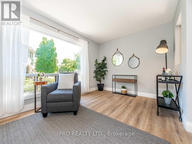 98-98 Falconer Dr in Mississauga, ON - Building Photo - Building Photo