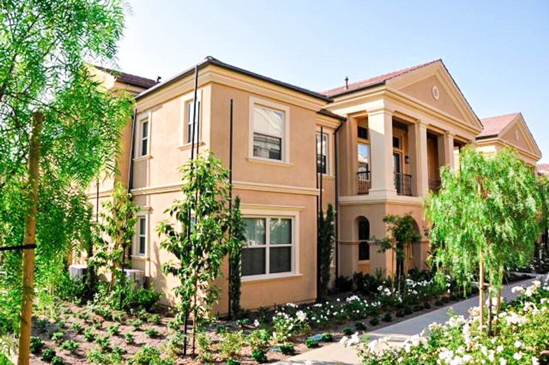 120 Overbrook in Irvine, CA - Building Photo