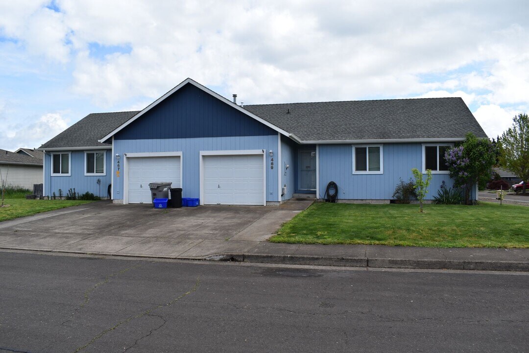 469 Hummingbird St SE in Albany, OR - Building Photo