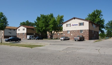 Bardaville Apartments in Lansing, MI - Foto de edificio - Building Photo