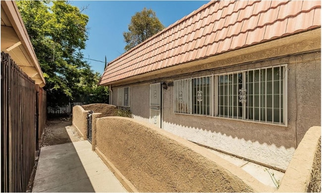 1715 W Clinton Ave in Fresno, CA - Foto de edificio - Building Photo