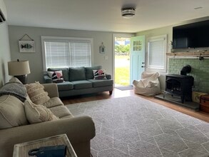 61 Old Black Point Rd in East Lyme, CT - Building Photo - Building Photo