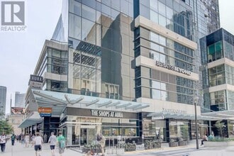 386 Yonge St in Toronto, ON - Building Photo - Building Photo