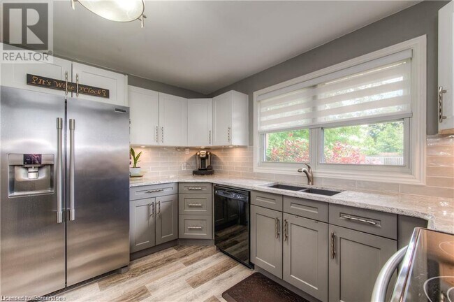 40 Downey St in Kitchener, ON - Building Photo - Building Photo
