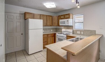 8803 Brookfield Dr in Austin, TX - Building Photo - Building Photo