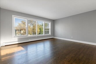 5834 W Montrose Ave in Chicago, IL - Building Photo - Building Photo