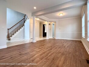 1 Hendrickson Ct in Englishtown, NJ - Foto de edificio - Building Photo