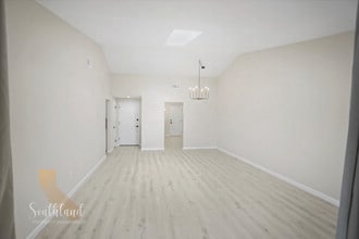 40002 Village 40 in Camarillo, CA - Building Photo - Building Photo