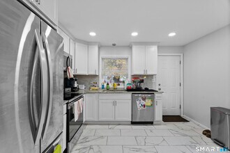 5 Clover Hill Ave in Bridgeport, CT - Building Photo - Building Photo