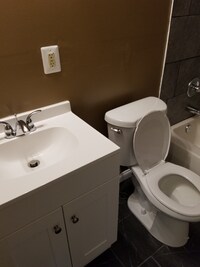 1203 W Cross St photo'