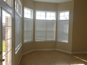 1587 Sutton Meadow Ln in Cordova, TN - Foto de edificio - Building Photo