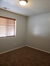 615 Mirabel St in Farmington, NM - Building Photo - Building Photo