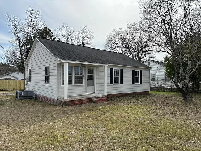 122 E Pine St in Kershaw, SC - Foto de edificio - Building Photo