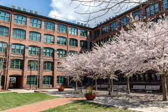 Watch Factory Lofts in Waltham, MA - Foto de edificio - Building Photo