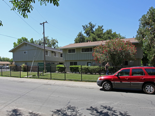 Rio Terrace Apartments in Sacramento, CA - Building Photo - Building Photo