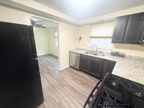 4657 Peoples Rd in Pittsburgh, PA - Building Photo - Building Photo