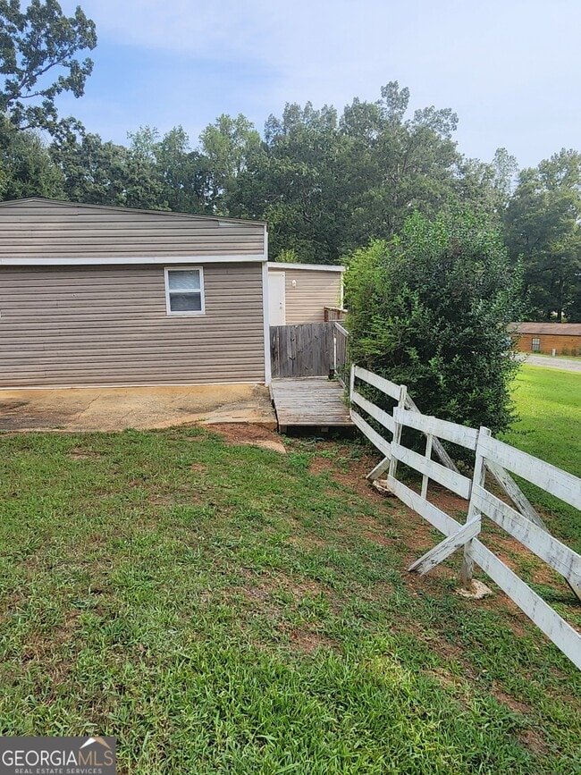 property at 1373 Elm Cir