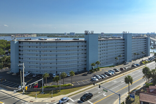 Riverplace One Hundred in Daytona Beach, FL - Building Photo - Building Photo