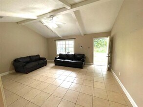1135 E 2nd St in Hempstead, TX - Building Photo - Building Photo