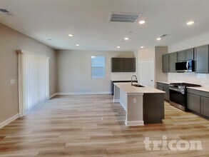 251 W Millbrook Dr in Spring Hill, TN - Building Photo - Building Photo