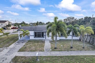 240 NW 5th St in Deerfield Beach, FL - Building Photo - Building Photo