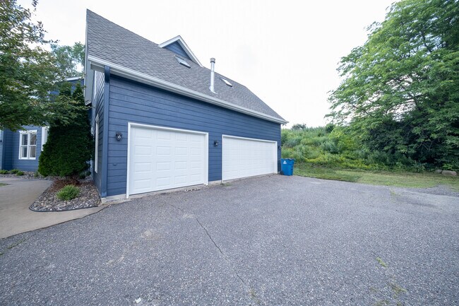 14770 81st Ave N in Maple Grove, MN - Building Photo - Building Photo