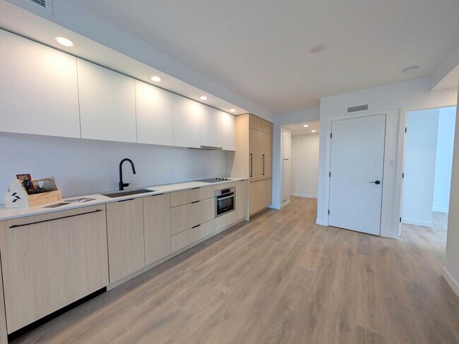 13738 Central Ave in Surrey, BC - Building Photo - Building Photo