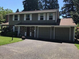 14411 NE 10th Pl in Bellevue, WA - Building Photo