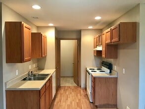 606 W Kimberly Ct in Clever, MO - Building Photo - Building Photo