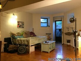 1728 Beacon St in Brookline, MA - Building Photo