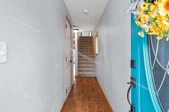 9211 N Hodge Ave in Portland, OR - Building Photo - Building Photo